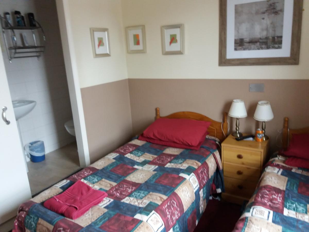 Bed and Breakfast The Crouch Oak à Addlestone Extérieur photo