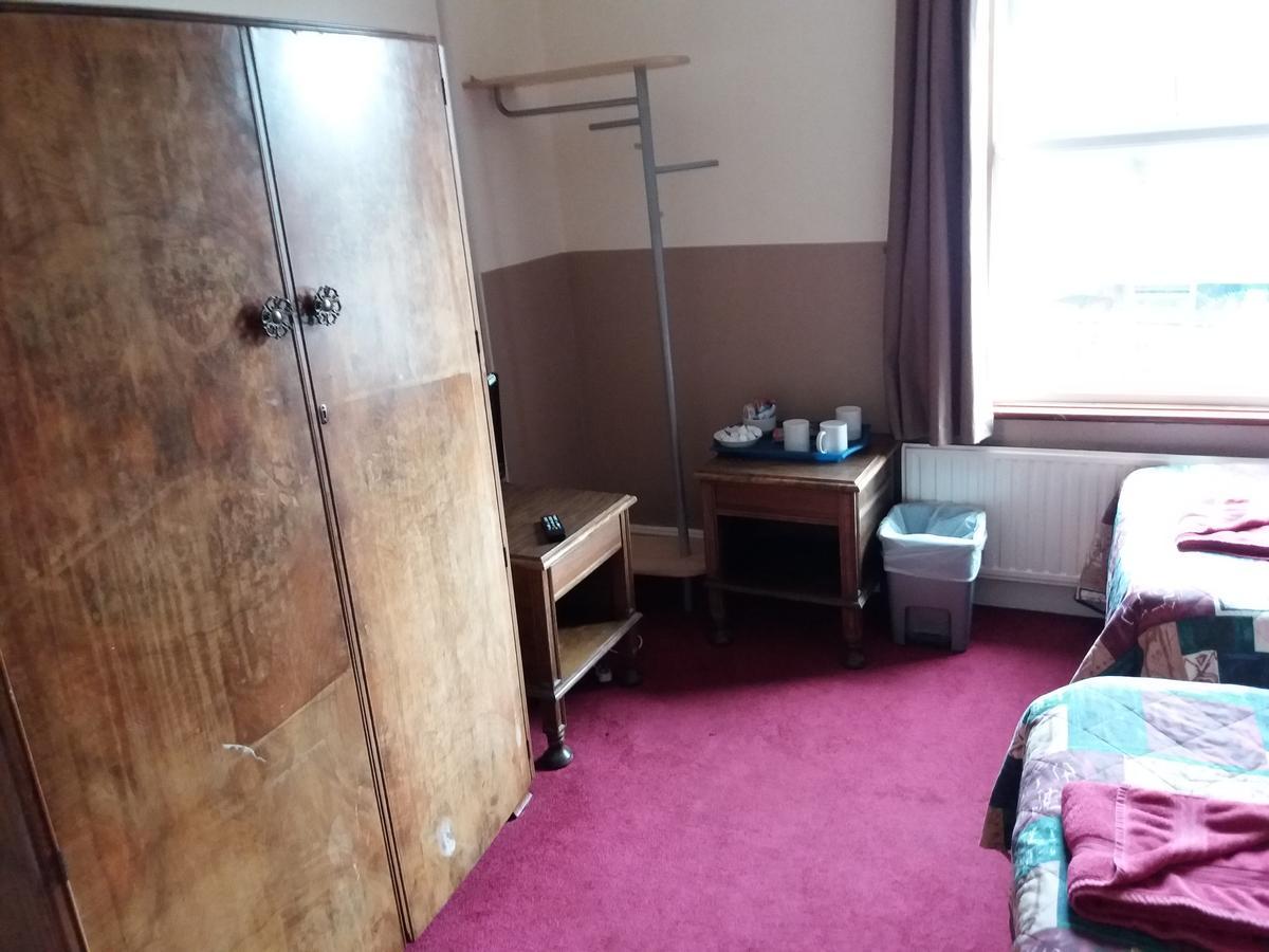 Bed and Breakfast The Crouch Oak à Addlestone Extérieur photo