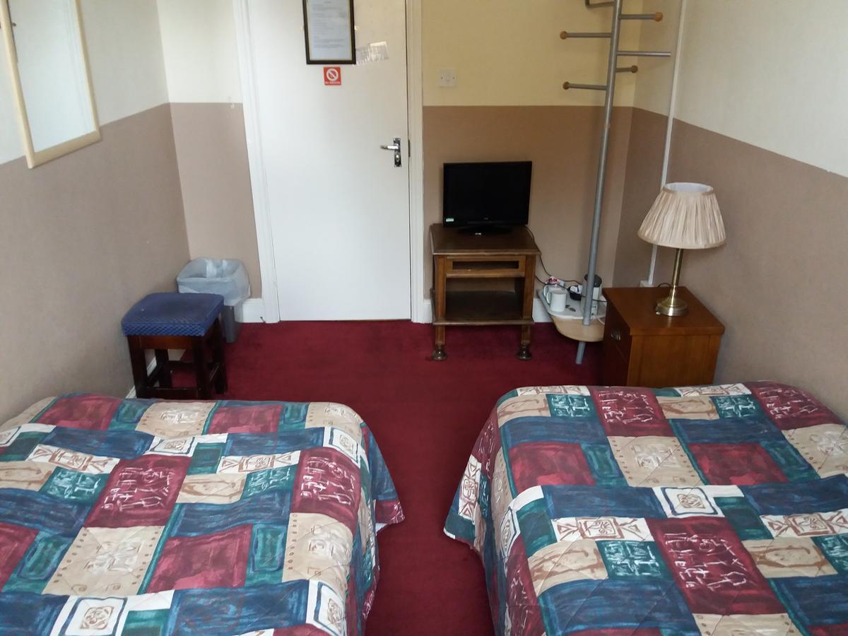 Bed and Breakfast The Crouch Oak à Addlestone Extérieur photo